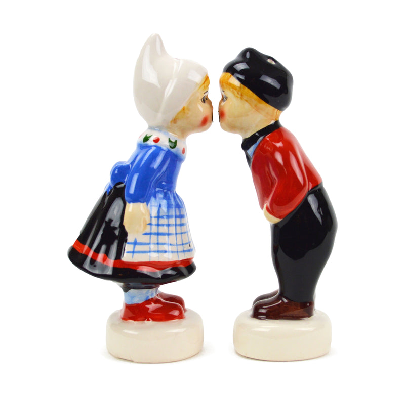 Cute Salt and Pepper Shakers Dutch Standing Couple - ScandinavianGiftOutlet