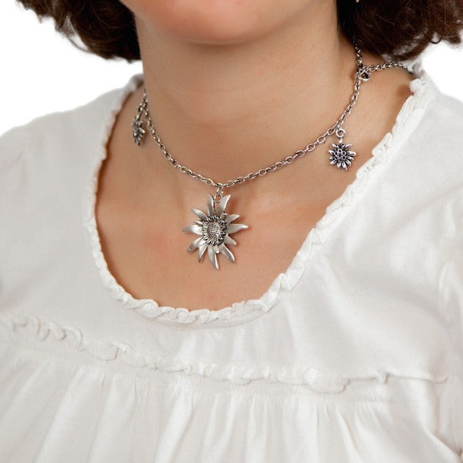 German Edelweiss Necklace - ScandinavianGiftOutlet