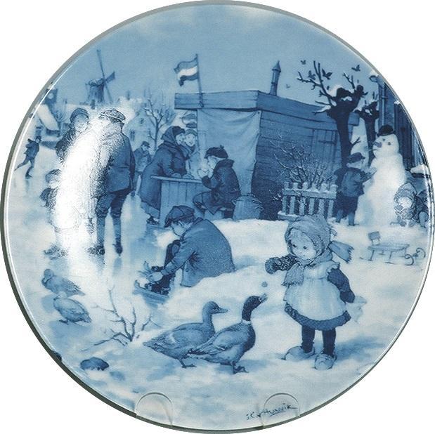 Souvenir Plate Girl with Ducks Blue - ScandinavianGiftOutlet