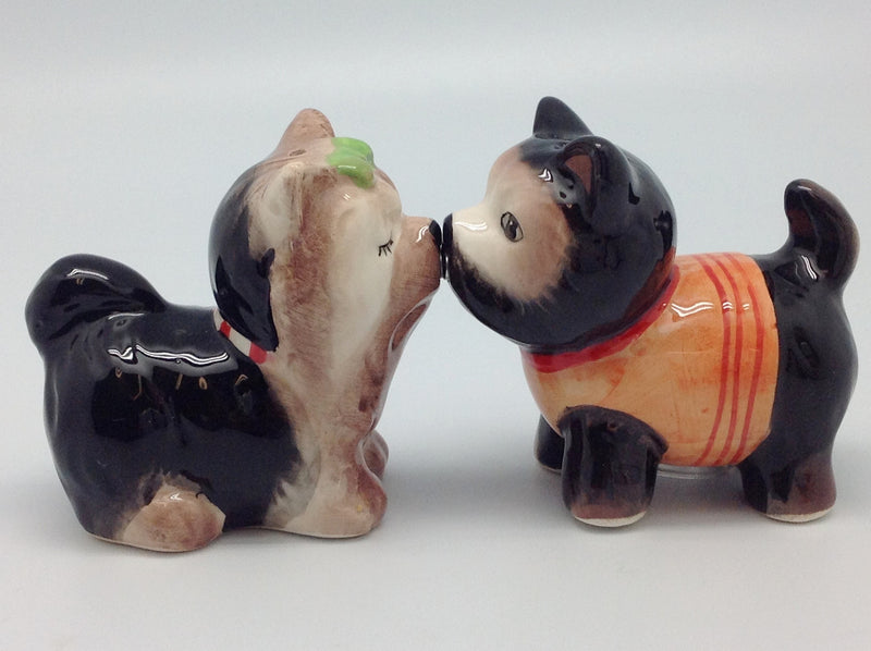 Ceramic Salt & Pepper Set Magnetic Dogs - ScandinavianGiftOutlet