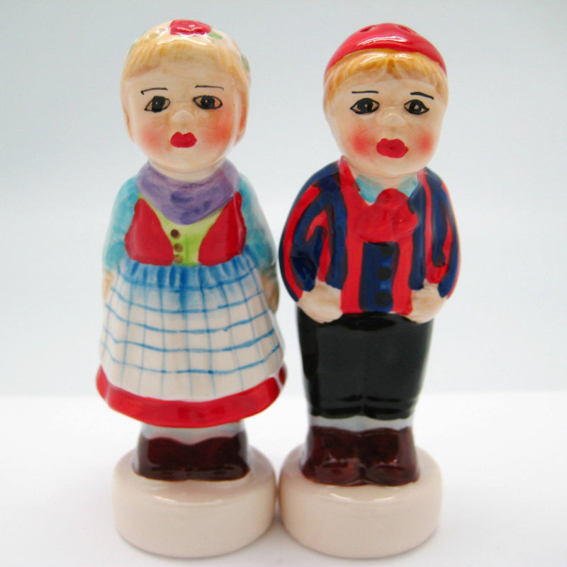 Cute Salt and Pepper Shakers Scandinavian Standing Couple - ScandinavianGiftOutlet